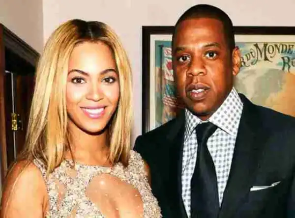 End Time!! Hip-Hop Start Jay Z Caught Fing€ring Beyonce In Public? (Photo)